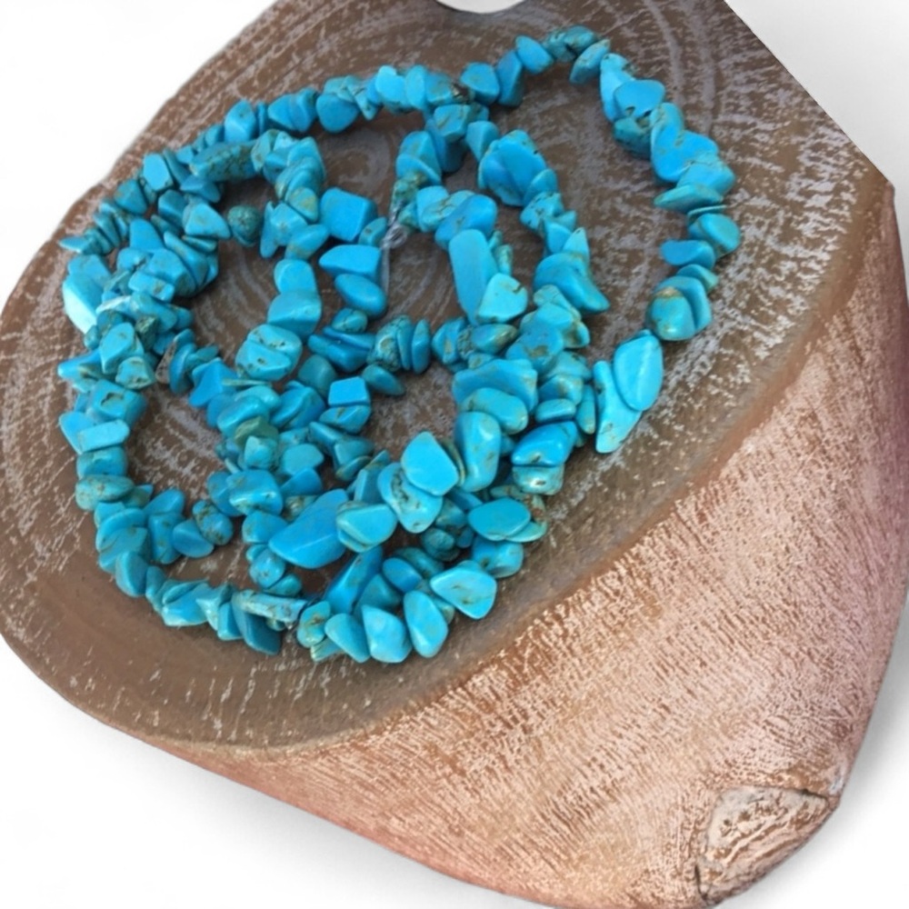 Vintage southwestern style turquoise chip necklace 34’